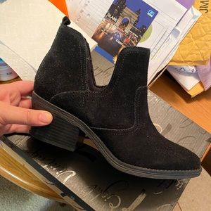 Leather black booties